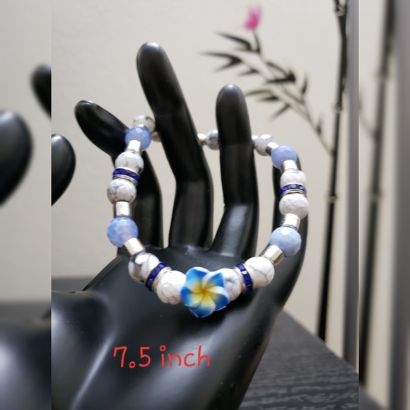 NWT 6.5" Blue & white flower bracelet handmade - Picture 6 of 7